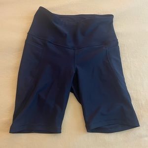 Medium black old navy active bike shorts with pockets